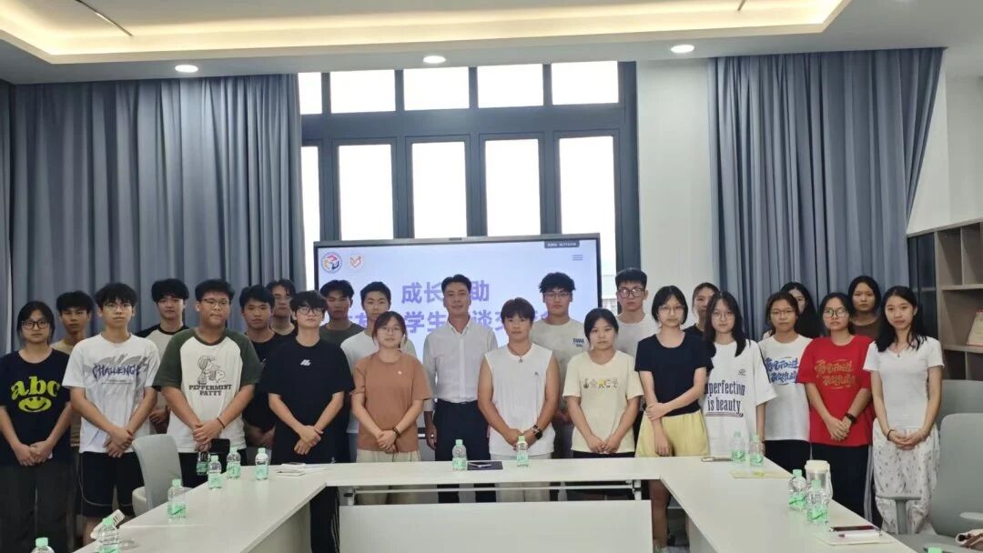 成长互助——校友办举办电商专业校友与学生座谈交流会